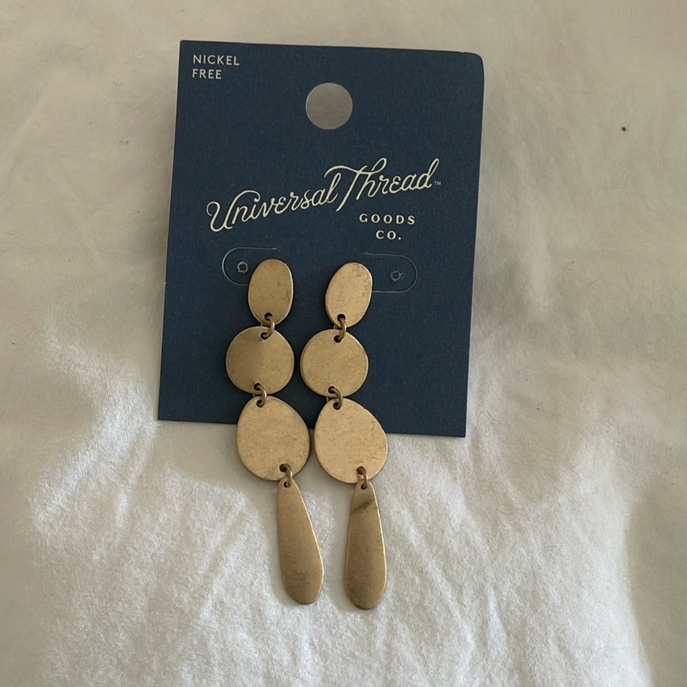 Universal Thread brand new statement earring